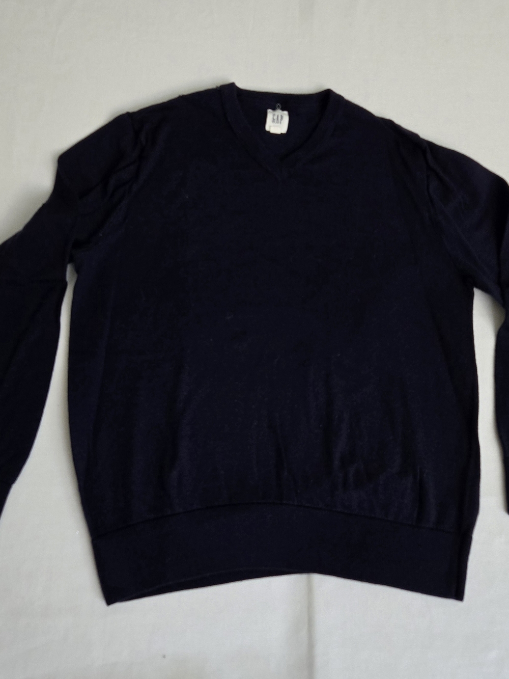 GAP Men's Dark Navy V-Neck Merino Wool Sweater, Size Medium